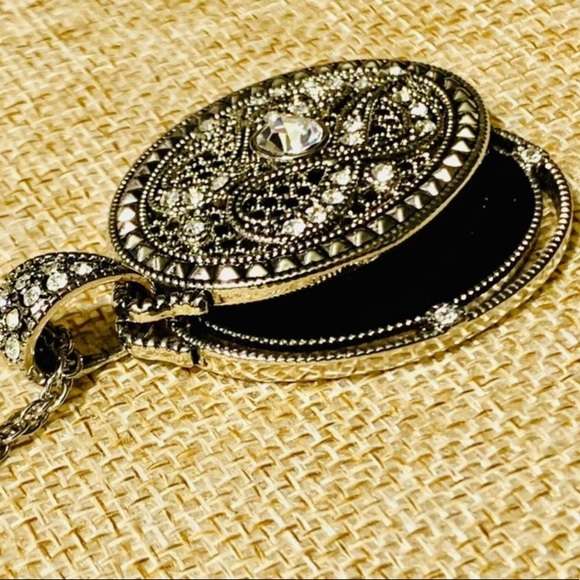 LIA SOPHIA NECKLACE Lacey Oval Slide Pendant - Picture 7 of 7